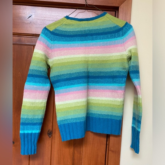 Medium Gap sweater lambs wool blend, rainbow, runs small gently used, no flaws - Picture 4 of 4